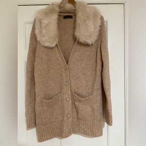 Banana Republic faux fur removable collar cardigan! Worn once. Size medium